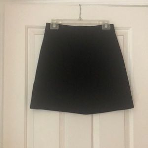 Black Mini Skirt with Pockets and Zipper Detail - size US 2